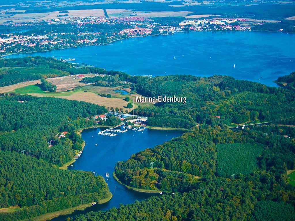 Marina Eldenburg - Ferienhauser Und Bootsverleih Am Tor Zur Muritz Варен Екстер'єр фото